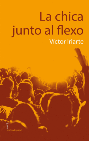 LA CHICA JUNTO AL FLEXO
